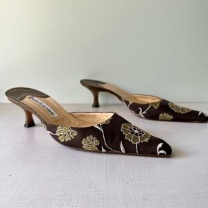 Manolo Blahnik Floral Embroidered Kitten Heels Mules Brown Fabric Womens Size 39